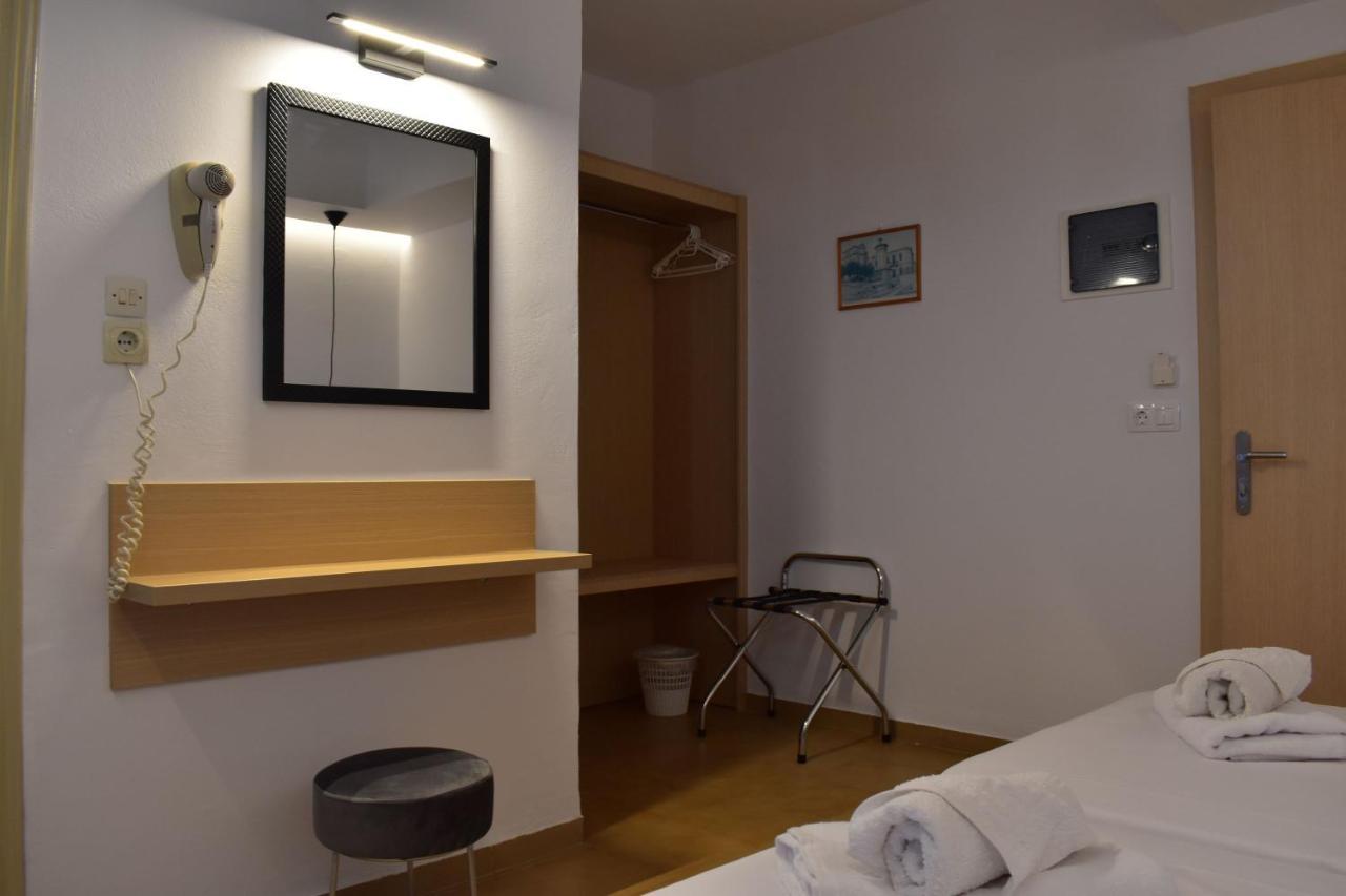 Manos Hotell 2*