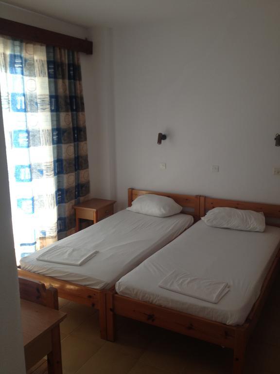Manos Hotell 2*